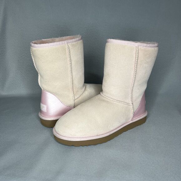 Womens 7 UGG Boots Classic Short Metallic Seashell Pink Suede Wool StoresSoldOut